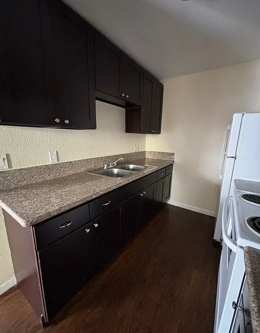 3 bed, 1050 sqft, $2,900 — Photo 4