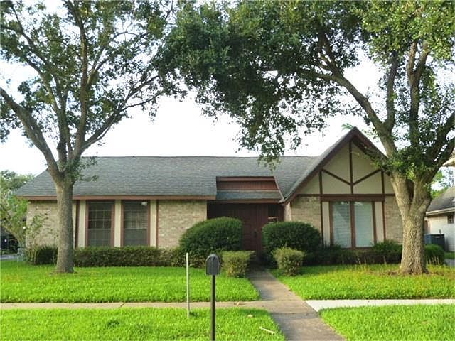 1st image of 2915 Green Fields Dr