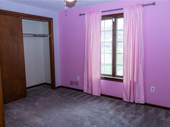 166 Greenwood Dr, Bridgeville, PA 15017