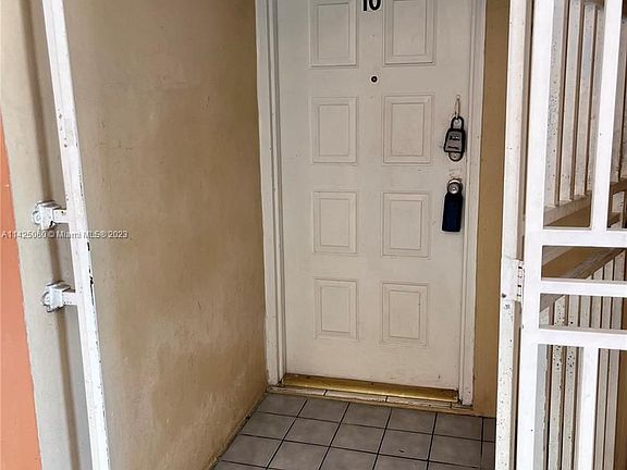 3rd image of 5 Olive Dr APT 10