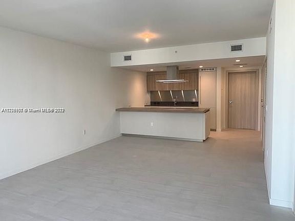 3rd image of 1000 Brickell Plz Unit 4914