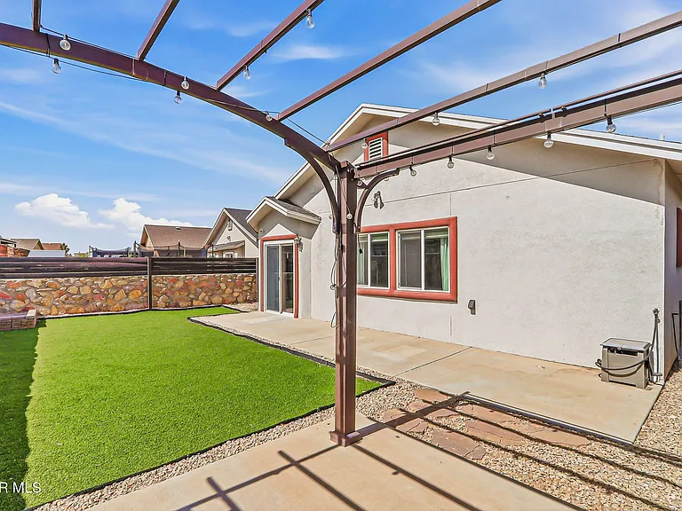 4964 Jennifer Claire — Photo 39