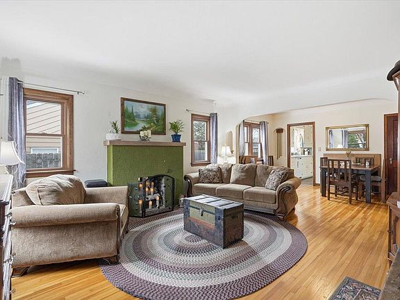 2nd image of 3029 Fairview Ave N