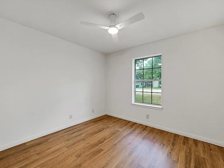 1707 Primrose Ln — Photo 26