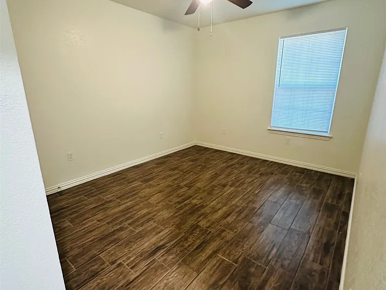 609 NE 4th Ave — Photo 9