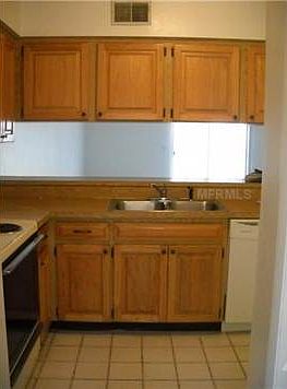 4th image of 16143 Rambling Vine Dr E