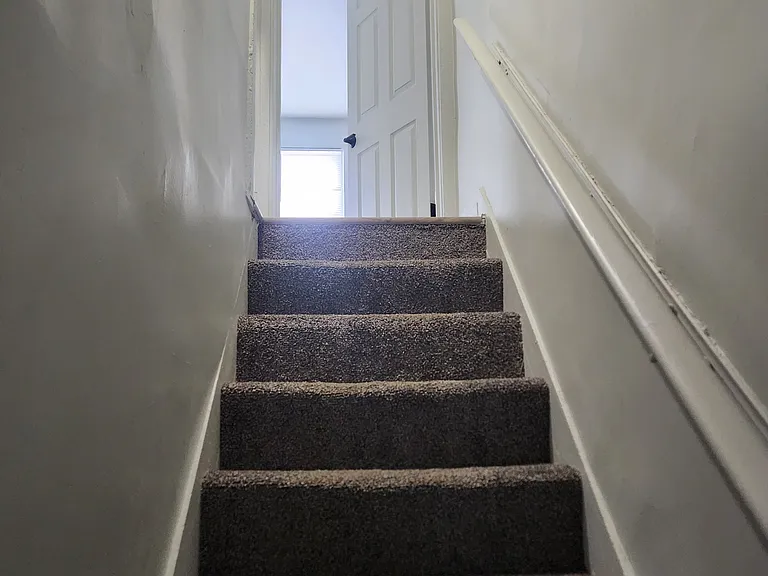 327 E Scull St — Photo 20