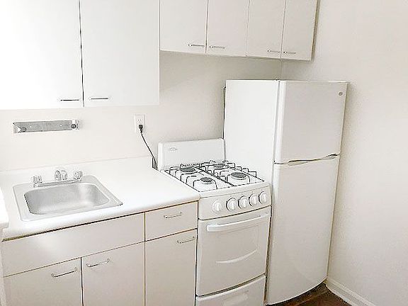 3rd image of 214 W 82nd St APT 4D