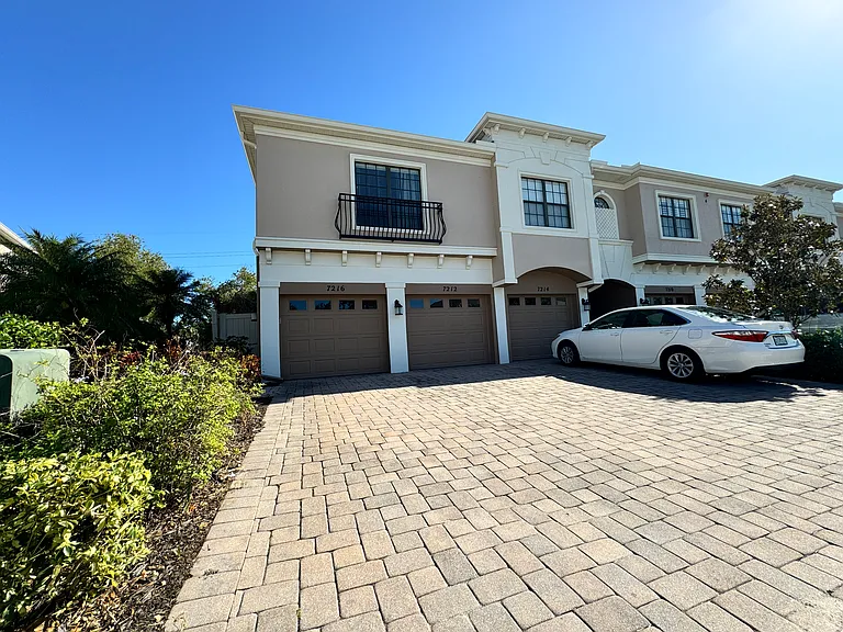 7212 Hamilton Rd — Photo 1