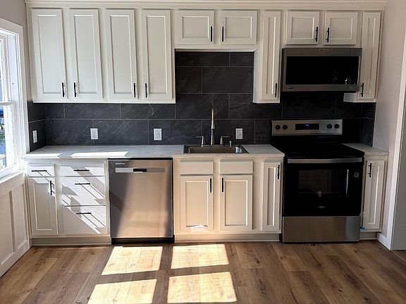 5th image of 207 N Sumner St
