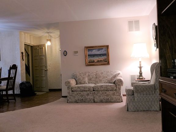 3rd image of 222 Stanhope Dr Unit A