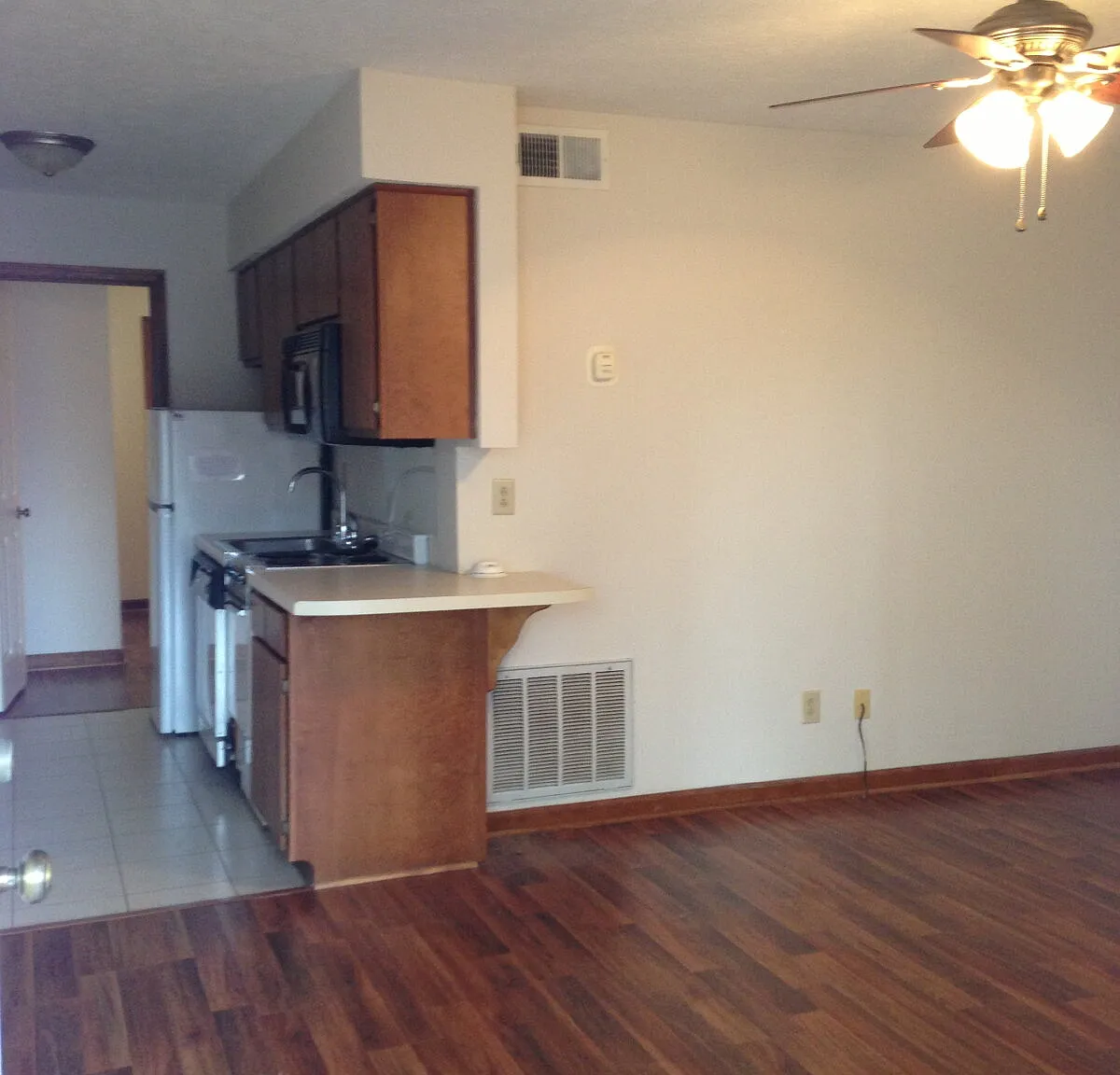 1 bed, 1.0 bath, 512 sqft, $635 — Photo 2