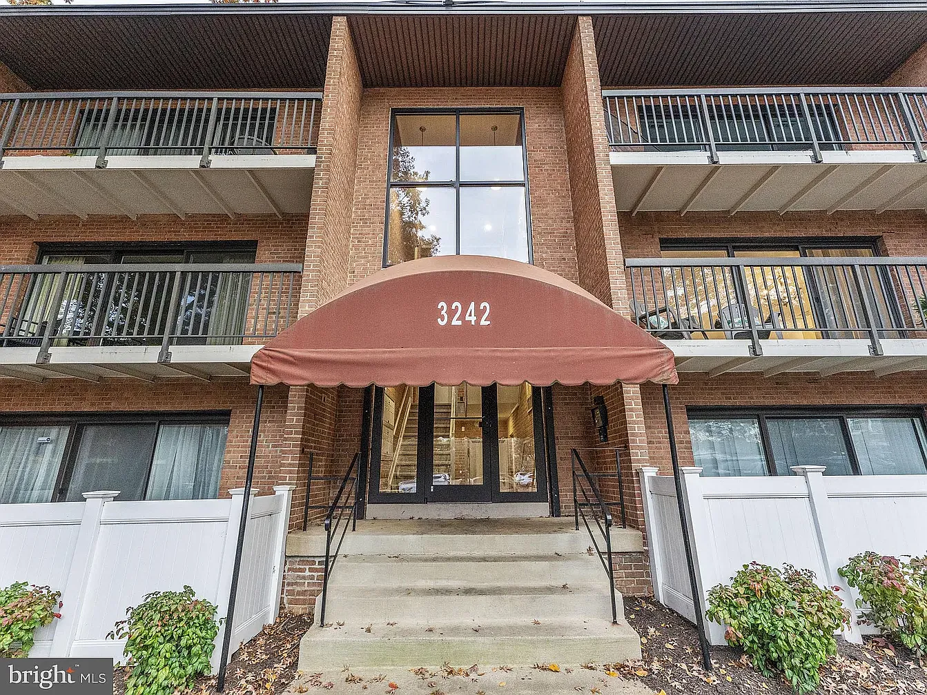 2 bed, 930 sqft, $2,400 — Photo 1