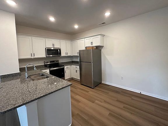 5th image of 713 Ivy Branch St #112