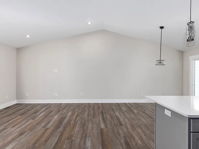 4023 22nd Ave — Photo 5
