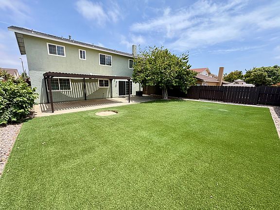 5th image of 2035 Grove Ave