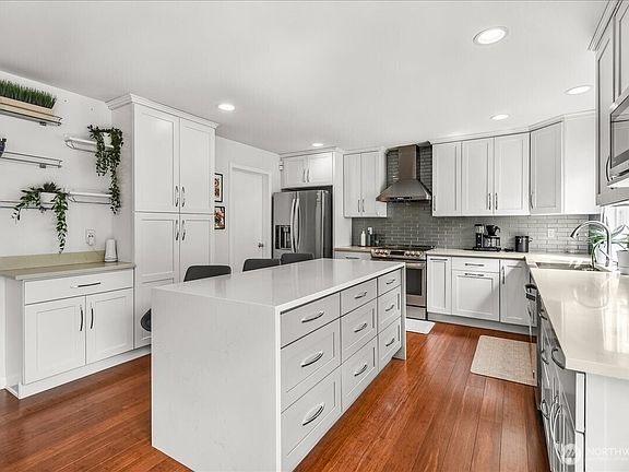 3rd image of 266 Camas Avenue SE