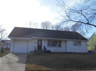 221 Kenilworth Dr, Rockford, IL