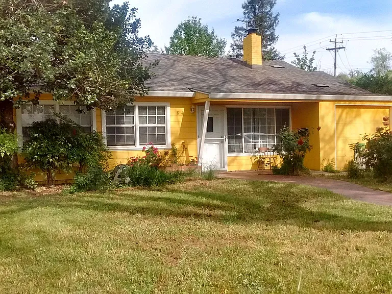 L St — Photo 1