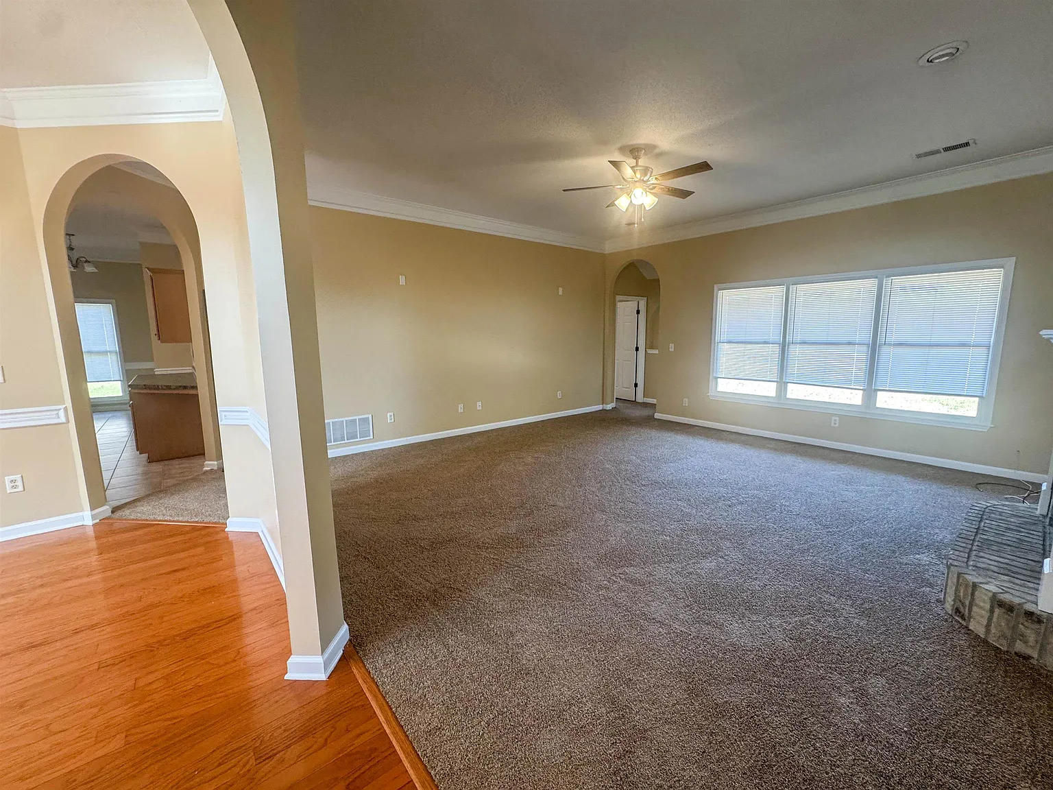 3 bed, 2.0 bath, 2440 sqft, $2,650 — Photo 2