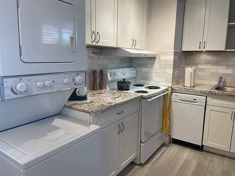 520 Stewart St #1 — Photo 11