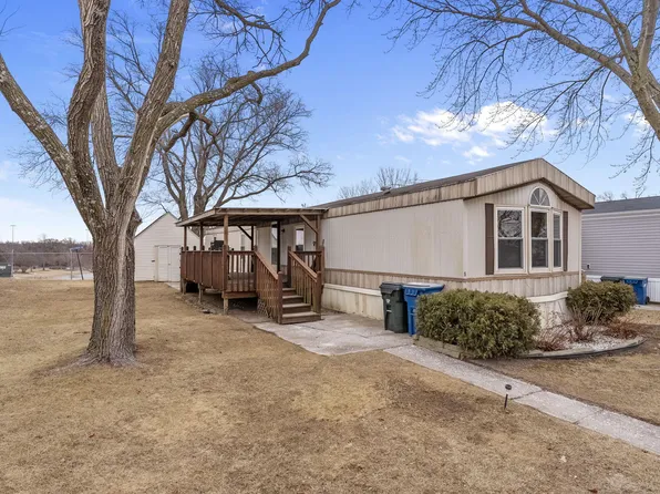 5 Jill Dr, Muscatine, IA 52761