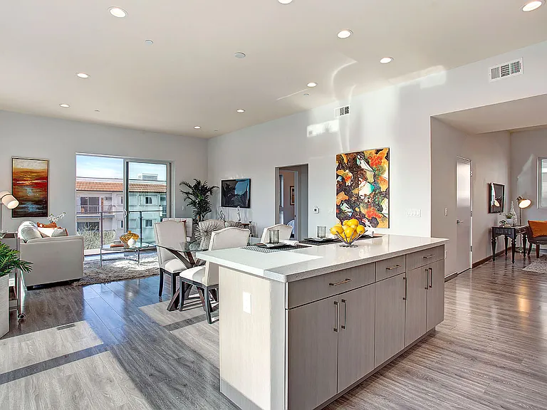 10815 Missouri Ave — Photo 9