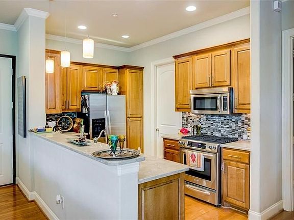 3rd image of 4343 McKinney Ave #B102