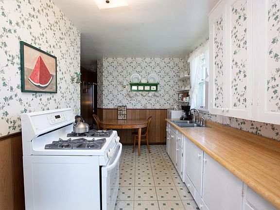 5th image of 219 W McKinley St
