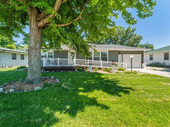 719 15th Street Pl, Nevada, IA 50201