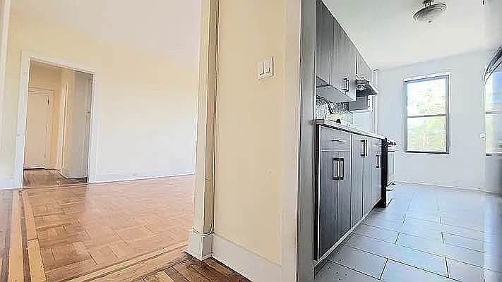 1st image of 2100 Westbury Ct APT 4L