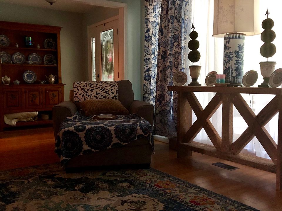 1st image of 610 Pine Hill Way