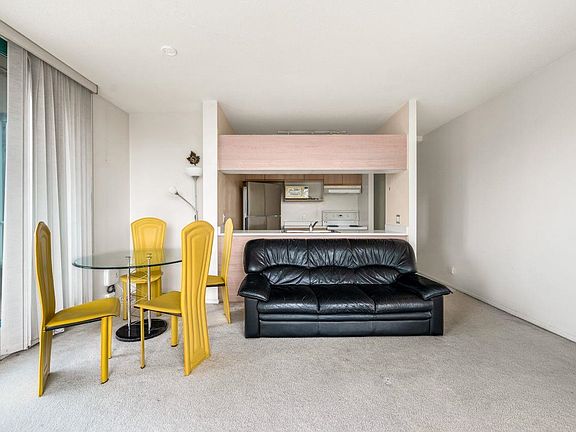 4th image of 8851 Lansdowne Rd #402
