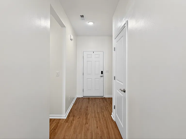 3912 Sadie St — Photo 4