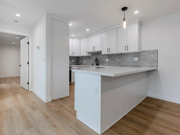 904 N Gardner St #8 — Photo 4
