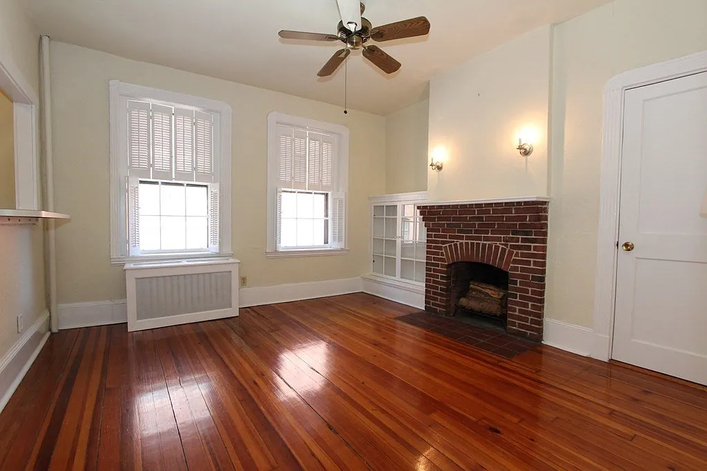 2 bed, 556 sqft, $3,200 — Photo 2