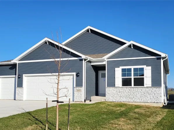 2833 Prairie Wind Ct, Hiawatha, IA 52233