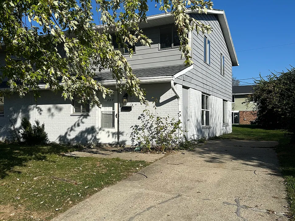 462 Bernard Ct