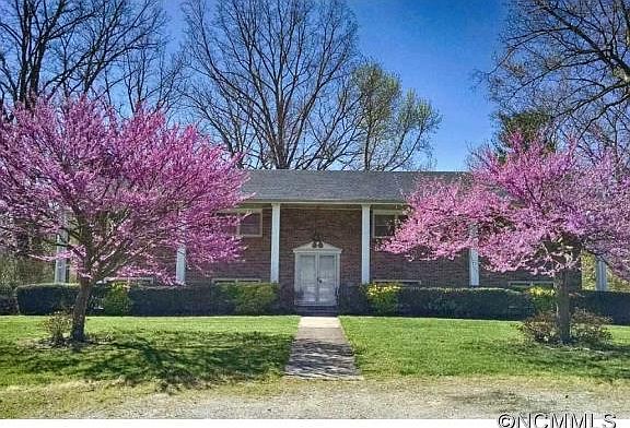 3rd image of 946 Sugarloaf Rd