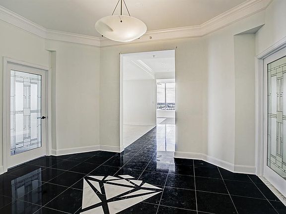 4th image of 3333 Allen Pkwy Unit 2408