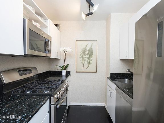 4th image of 201 E 66th St APT 11N