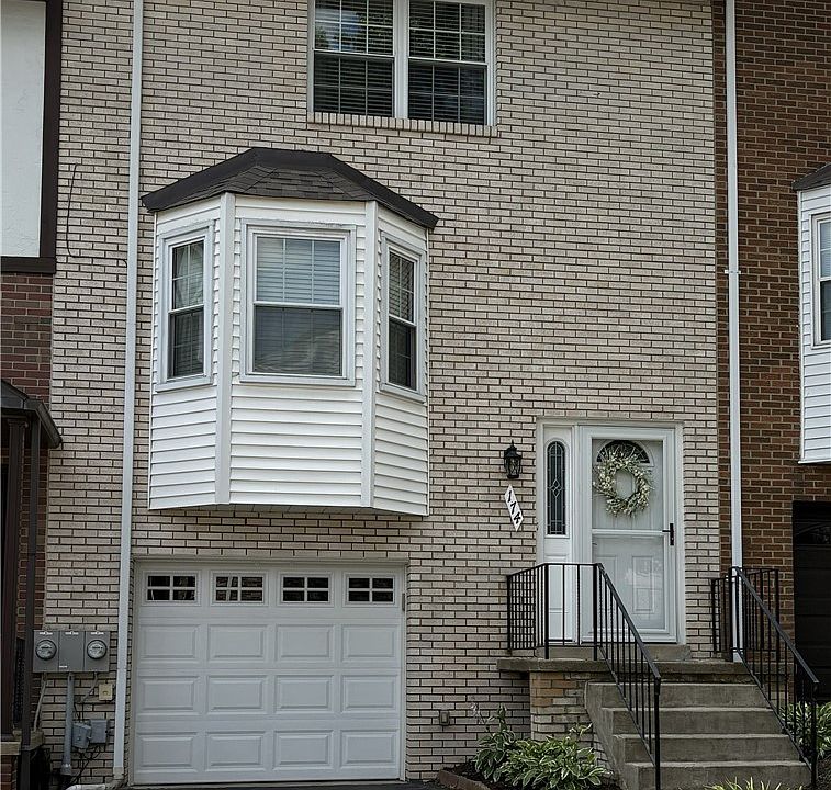 1st image of 174 Woodstone Ln