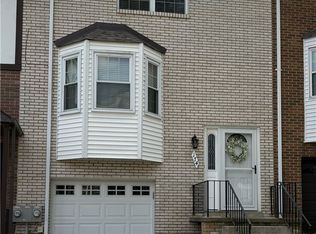 174 Woodstone Ln, New Kensington, PA 15068