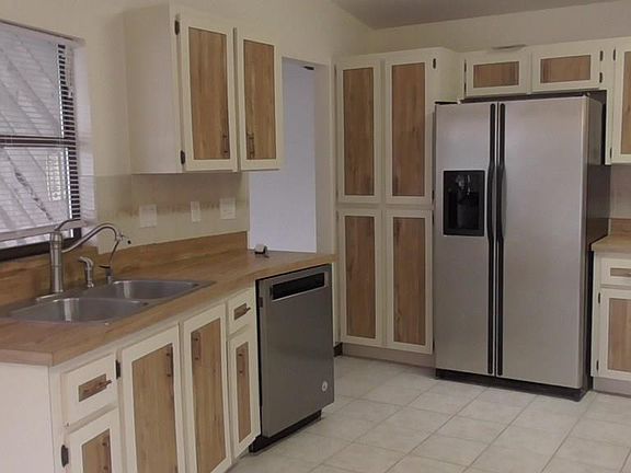 4th image of 8 Cottonton Ct