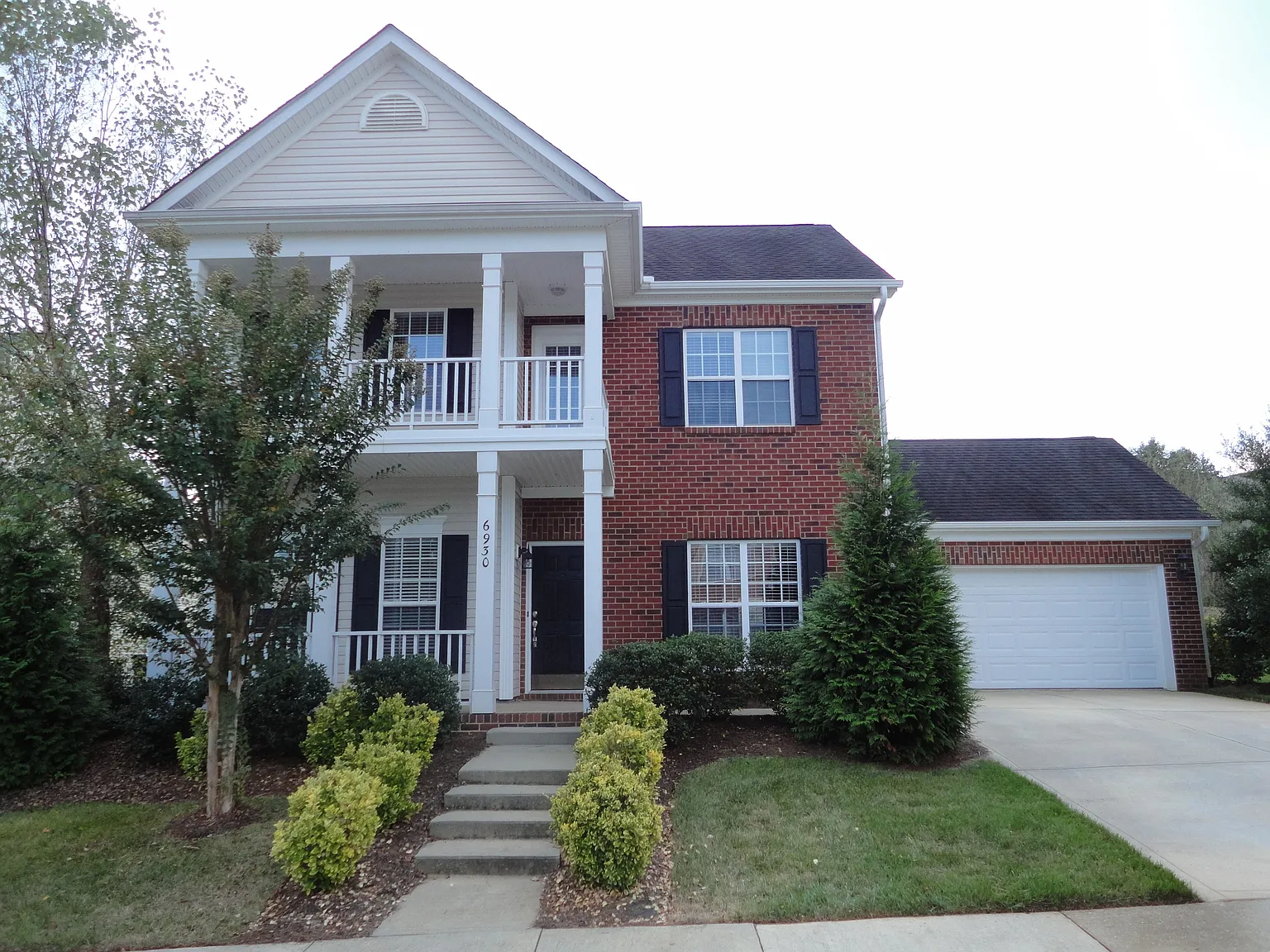 3 bed, 2.5 bath, 1944 sqft, $2,355 — Photo 1
