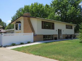 516 16th St NE, Jamestown, ND 58401