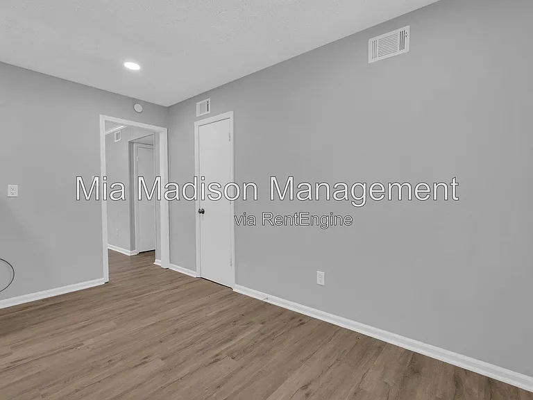 111 E Mell St #24 — Photo 12