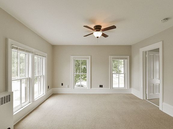 4th image of 11006 N Woodstock St #2