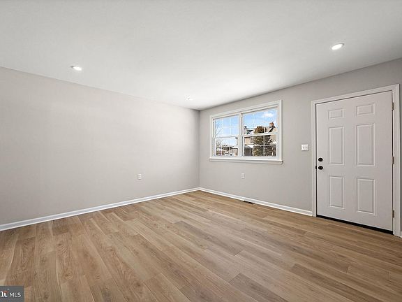 5th image of 318 S Dupont Rd