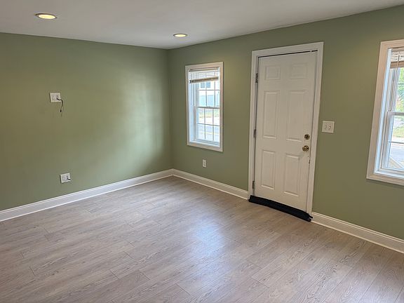 3rd image of 121 Franklin St #1